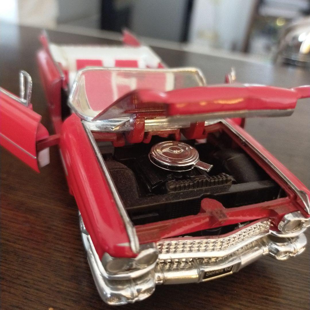 キャデラック エルドラドとフィギュア