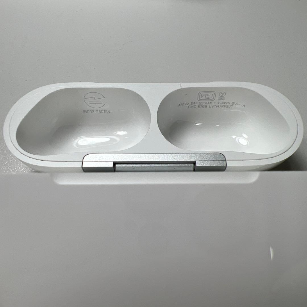 Apple AirPods Pro 第3世代 充電ケース A3122 66