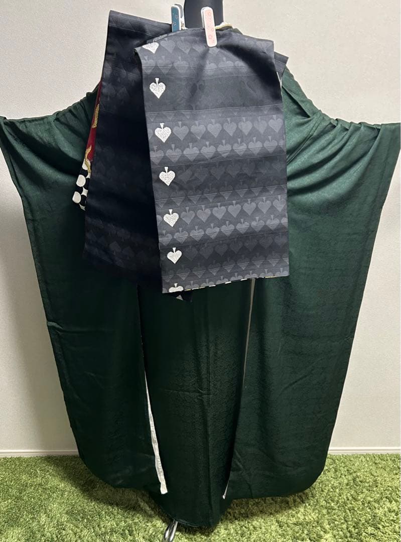 ガメママ シックな深緑にぶどう葉の立体地紋　豪華成人式振袖８点