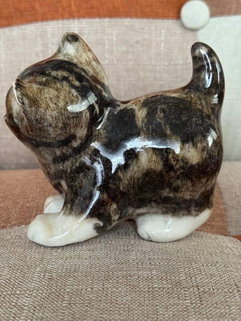 アンティーク　陶器製 猫の置物 茶色と白　価格交渉お気軽に。
