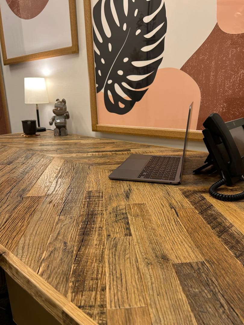 [美品/匿名配送]古材を使ったオシャレなオークヘリンボーンの大型の木製テーブル