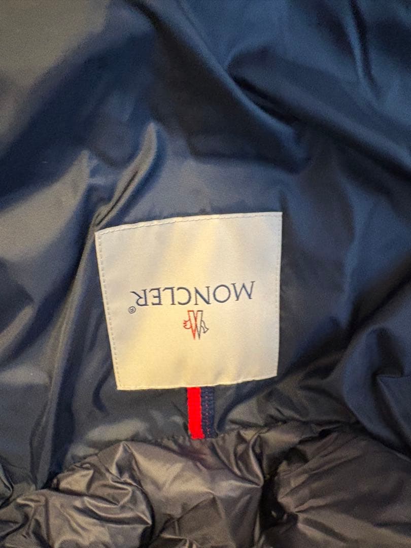 MONCLER ネイビーダウンコート フリル付き