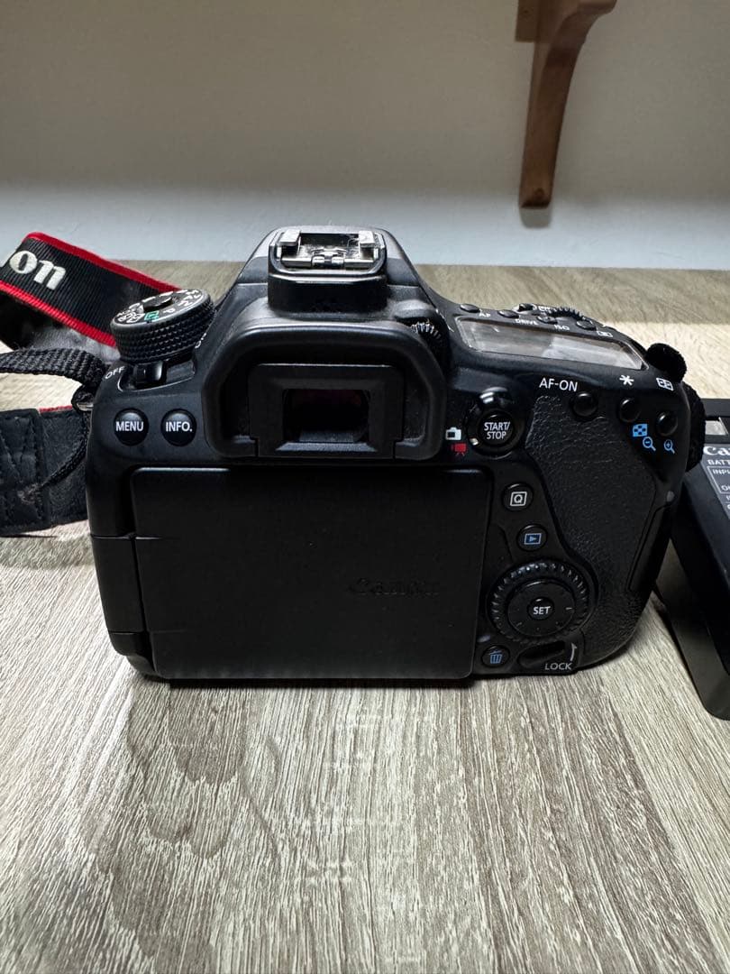 Canon EOS 80D デジタル一眼レフカメラ