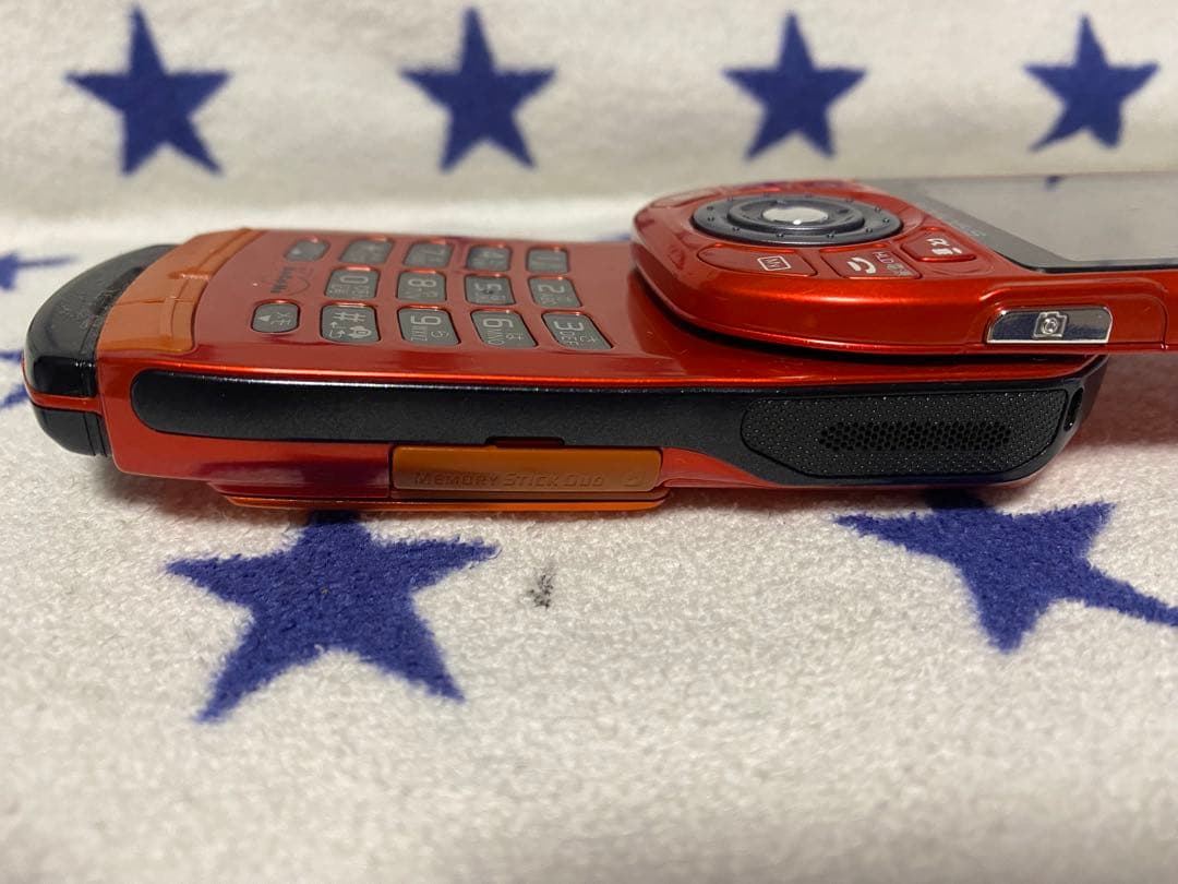 SO505iS オレンジ 回転式 携帯電話