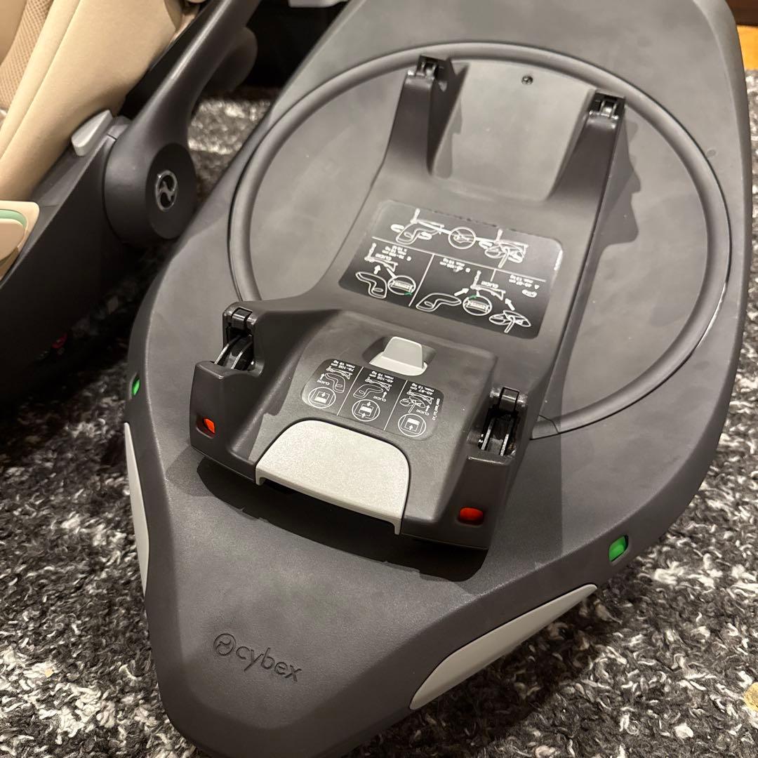 【Carson st.r*さま専用】Cybex チャイルドシート