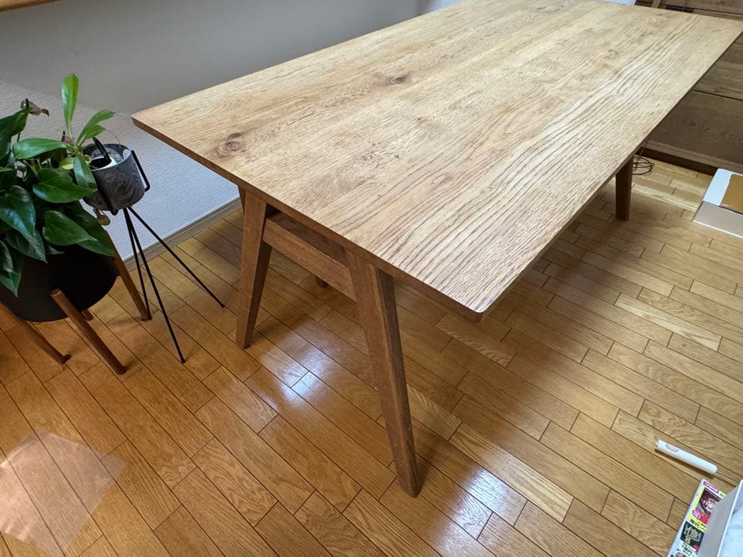 unico Addy 木製ダイニングテーブル