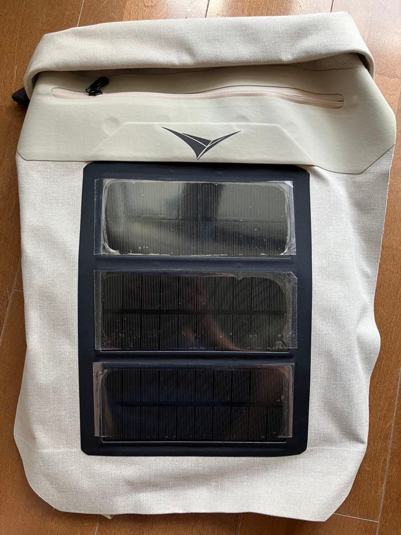 イタリアSEASE 大陽光発電 ソーラーチャージャー ミッションバックパック