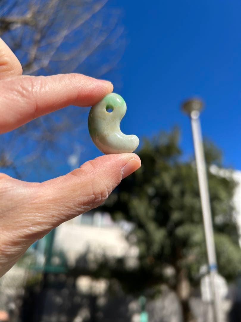 糸魚川翡翠　勾玉