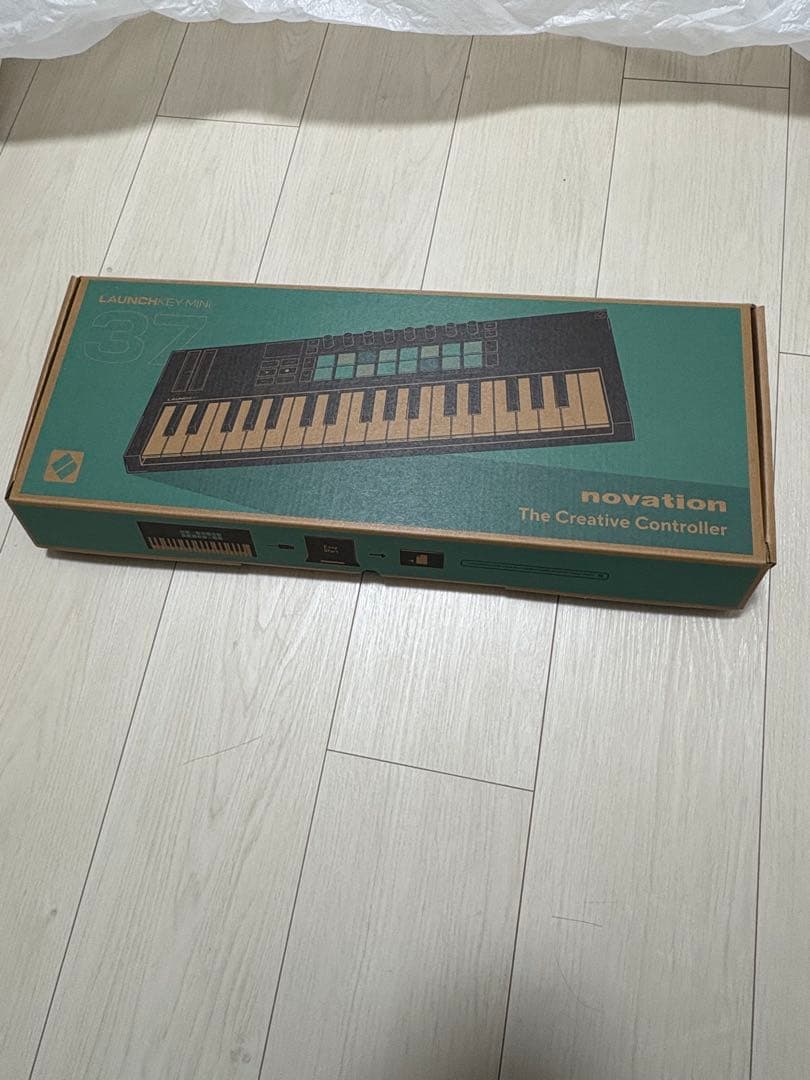 Novation Launchkey Mini37 MK4 MIDIキーボード