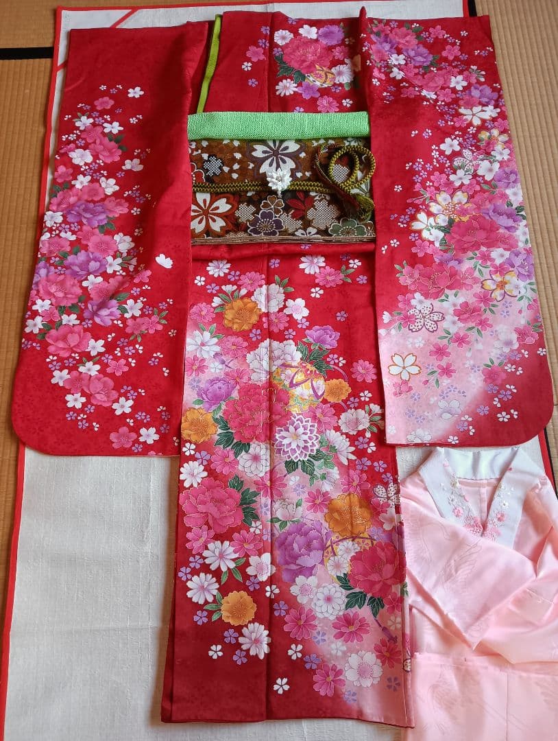 振袖フルセット　現代　華やか　やや小柄　正絹　金駒刺繍　赤　裄66