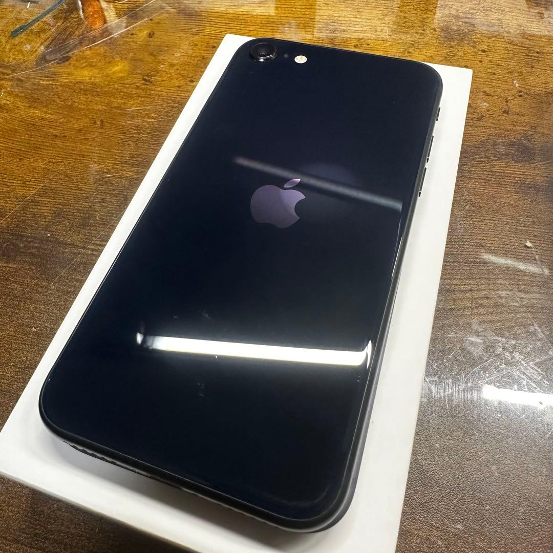 iPhoneSE3 128GB ブラック SIMフリー バッテリー100%