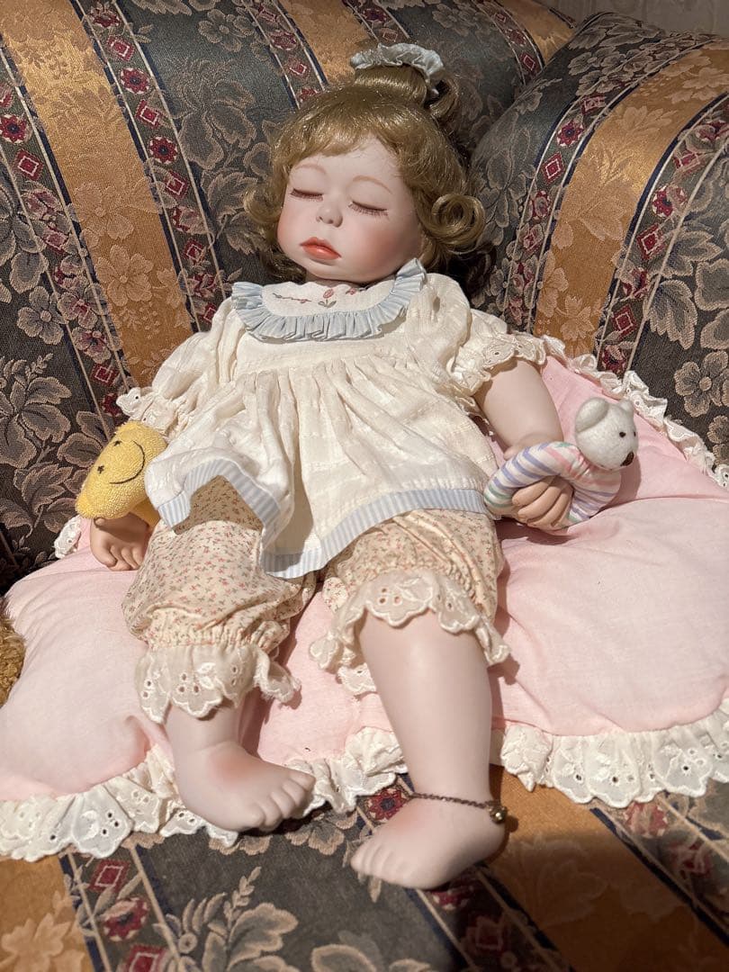 【子宝に】ビスクドール アンティーク クリーム色 レース付きドレス