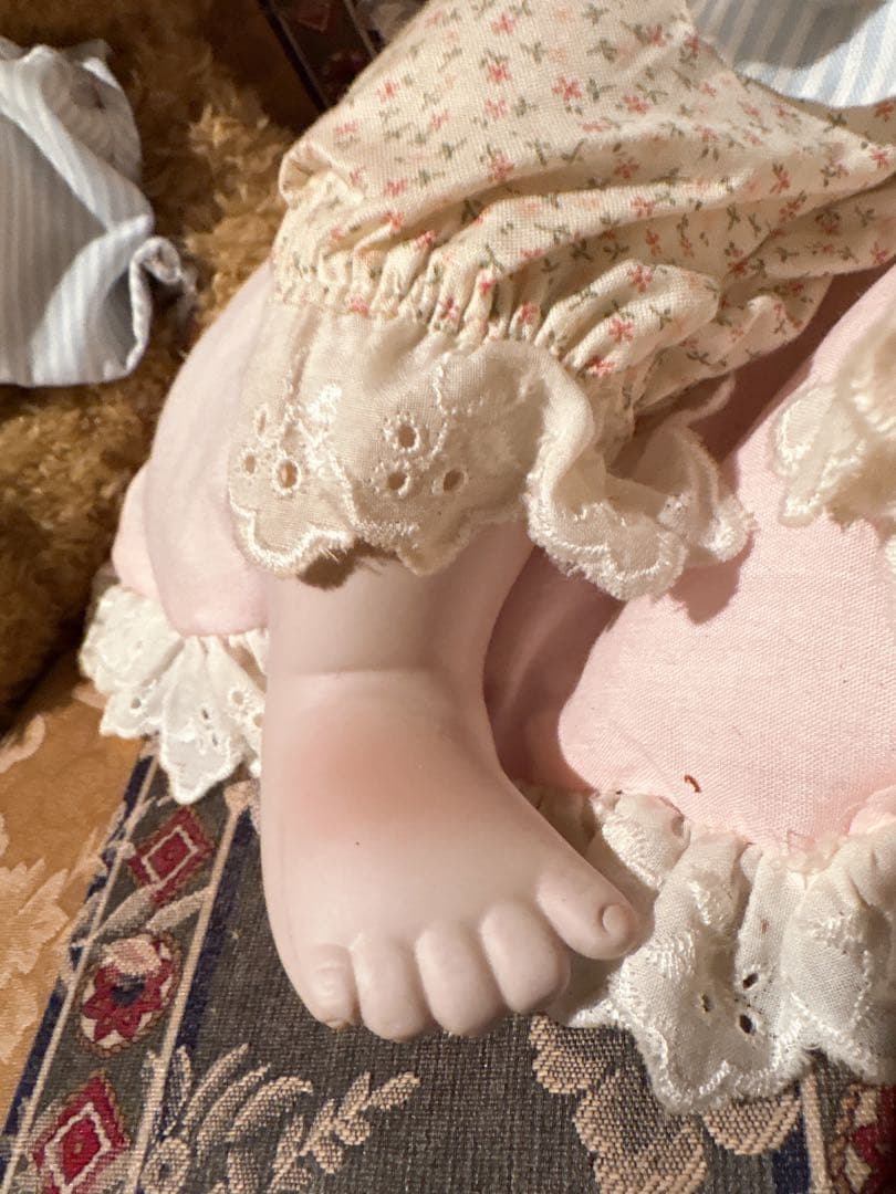 【子宝に】ビスクドール アンティーク クリーム色 レース付きドレス