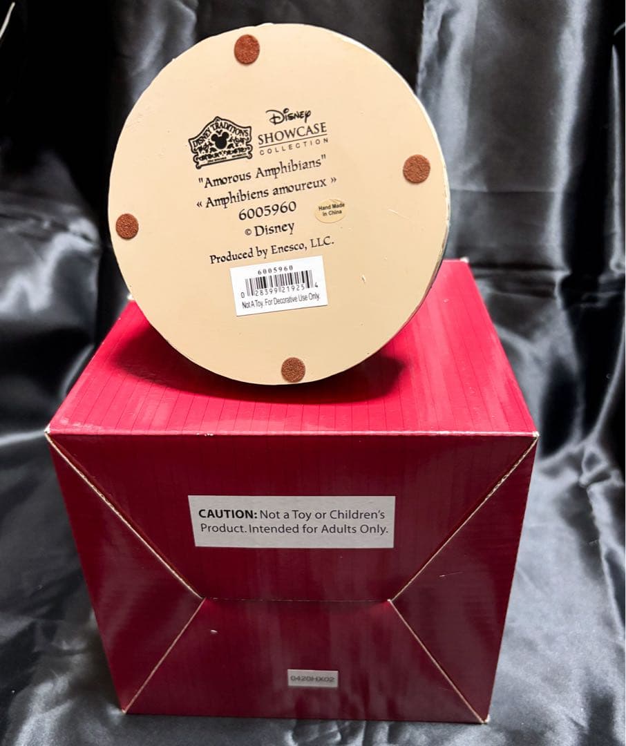 ディズニー　トラディション　プリンセスと魔法のキス　ティアナ　ナヴィーン　置物