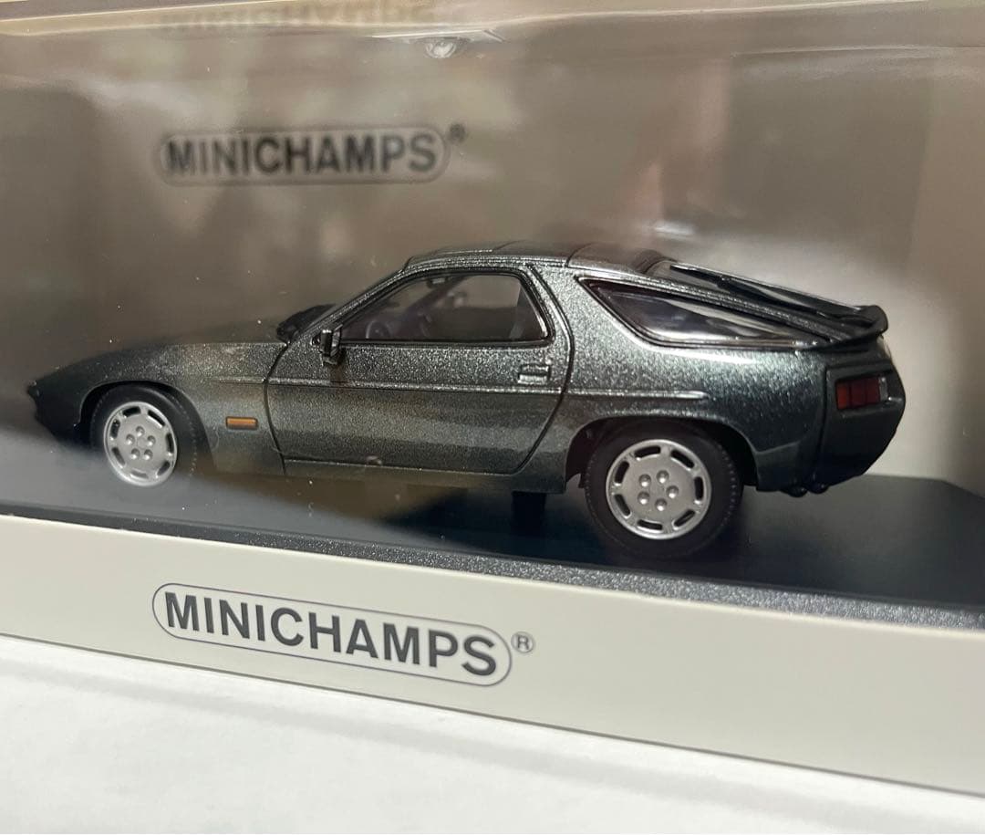 ミニチャンプス 1/43 ポルシェ 928 S 1978 グレーメタリック