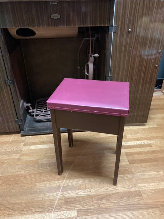 足踏み式　ミシン