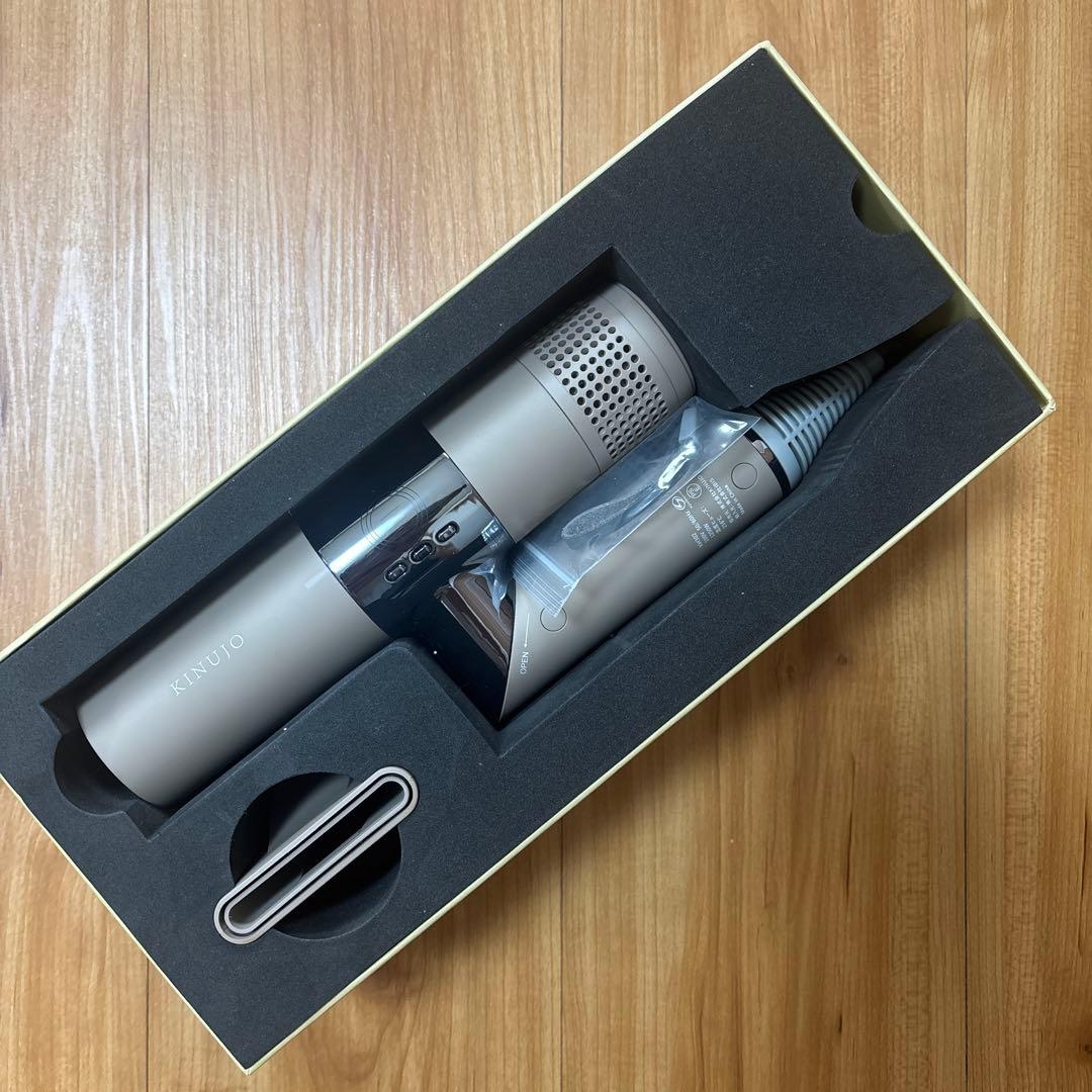 絹女　KINUJO ヘアドライヤー 美髪　マイナスイオン　軽量ドライヤー
