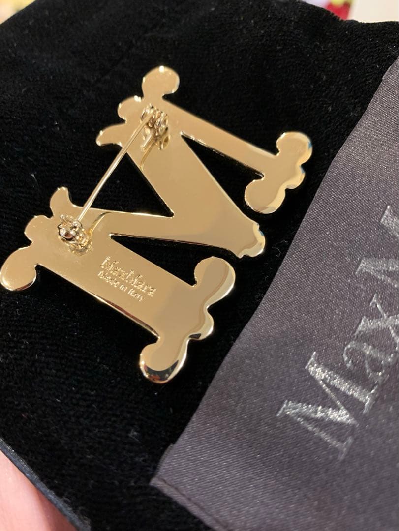 未使用　マックスマーラ　ブローチ