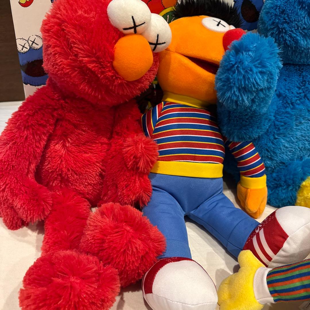 kaws ユニクロ　ぬいぐるみ