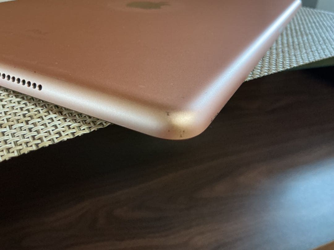 Apple iPad 第7世代　32GB 外箱、保護フィルム、ケース付き