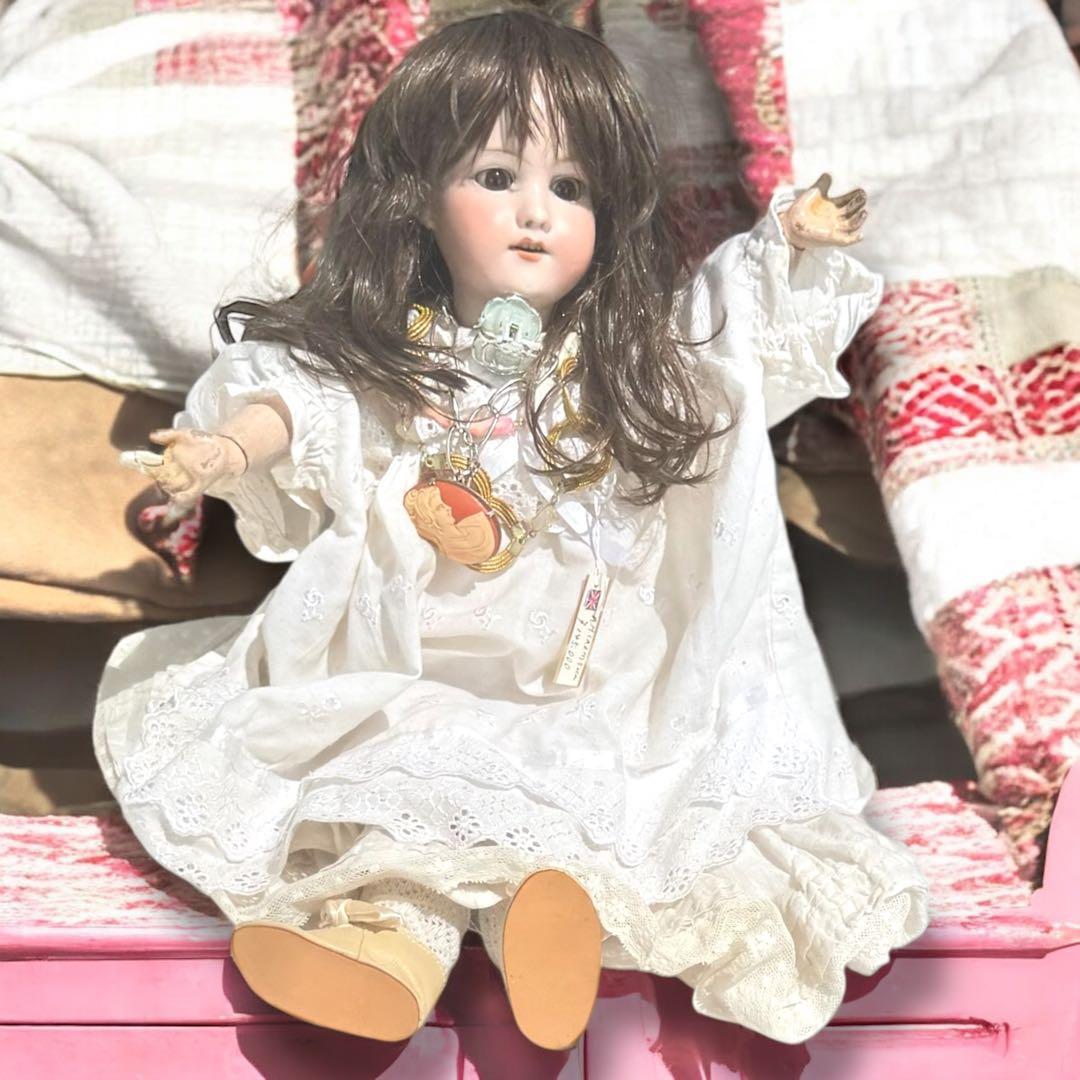 アンティーク ビスクドールアーモンド マルセル ホワイトドレス ボネ カメオ