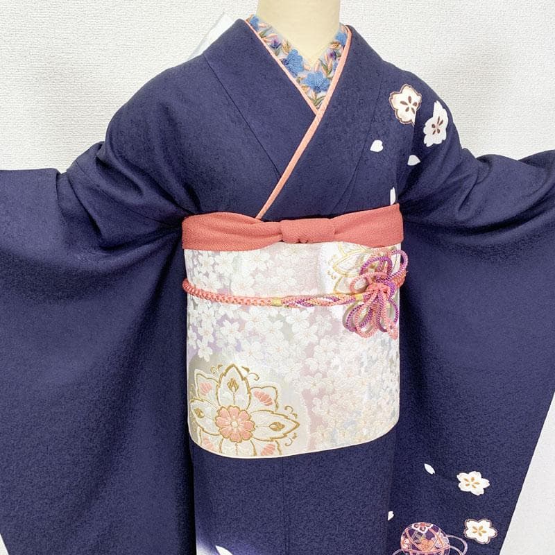 507z34☆振袖 高身長な方に 古典柄 金駒刺繍 毬 紺☆美品 成人式 結婚式