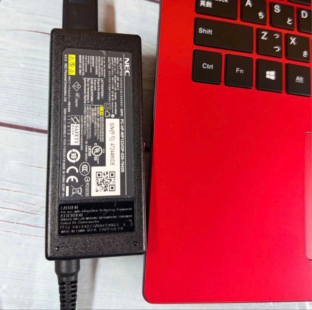 大人レッド❤️薄型ノートPC❤️Core i3❤️8GB❤️SSD❤️Windows 11