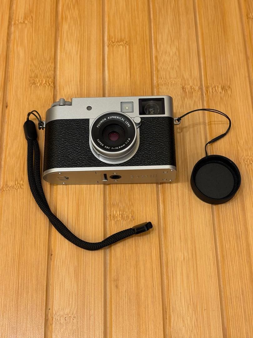 美品 Fujifilm X-half シルバー F X-HF1-S 富士フイルム