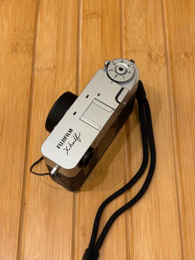 美品 Fujifilm X-half シルバー F X-HF1-S 富士フイルム