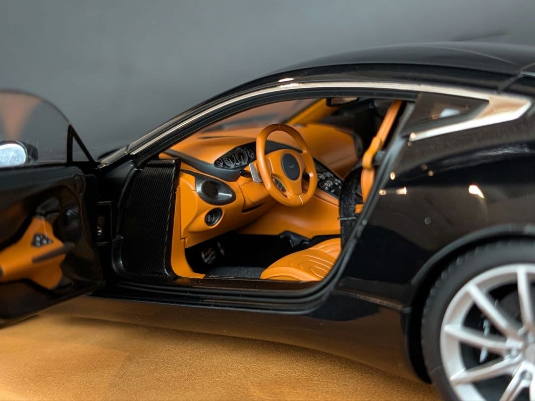 オートアート 1/18 ASTON MARTIN ONE-77 ブラックパール