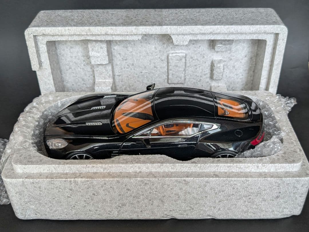 オートアート 1/18 ASTON MARTIN ONE-77 ブラックパール