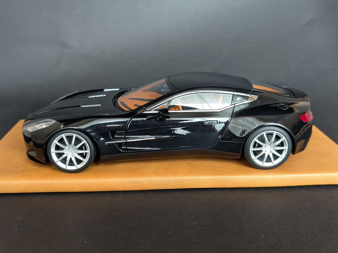 オートアート 1/18 ASTON MARTIN ONE-77 ブラックパール