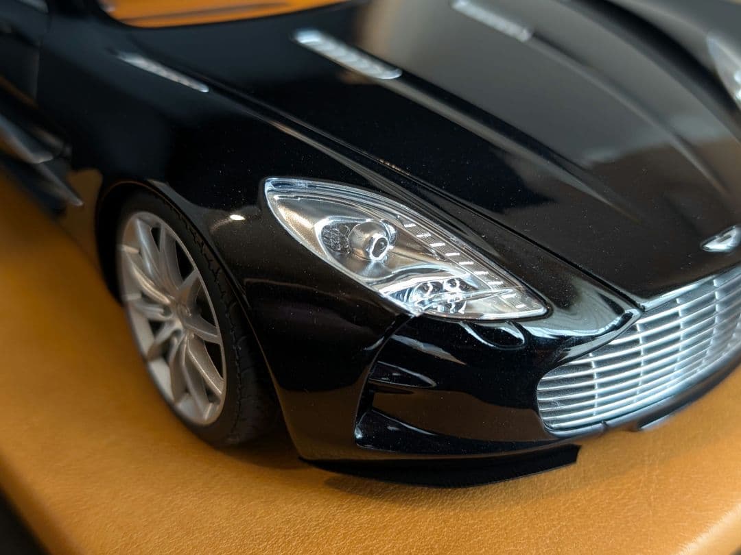 オートアート 1/18 ASTON MARTIN ONE-77 ブラックパール