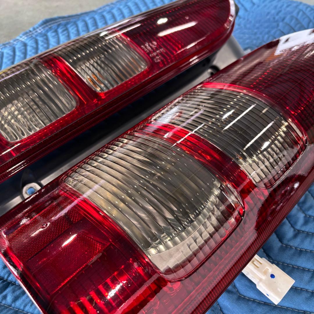 ハイエース　スモークテール