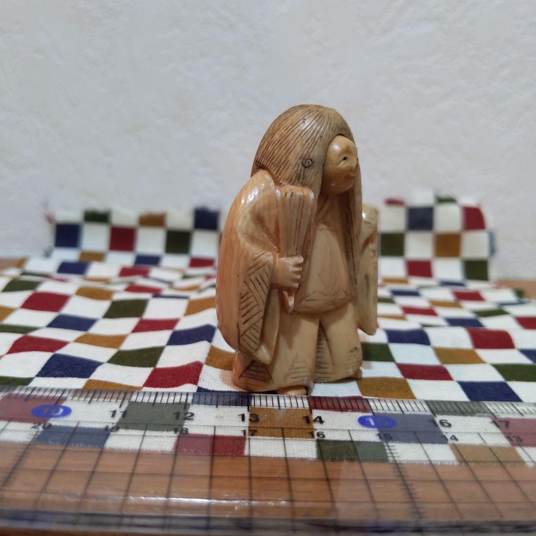 時代提げ物 面変絡繰根付 在銘 天然素材 高5.2cm幅3.9cm重30ｇ緻密彫