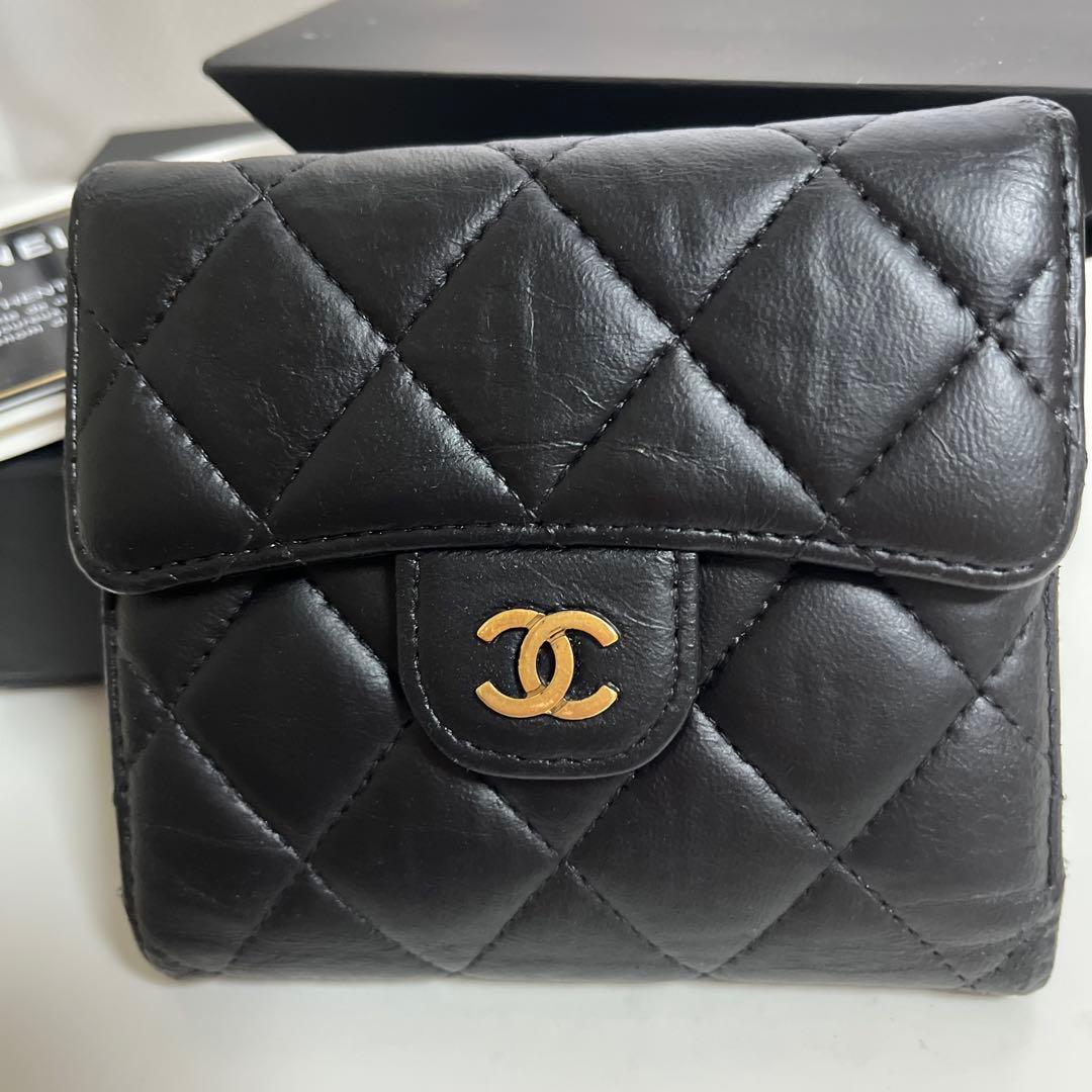 CHANELの三つ折り財布　ラムスキン美品