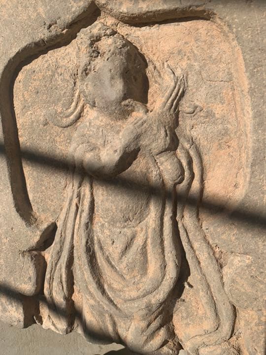 中国唐時代人物彫刻(楽器を演奏する仕女)