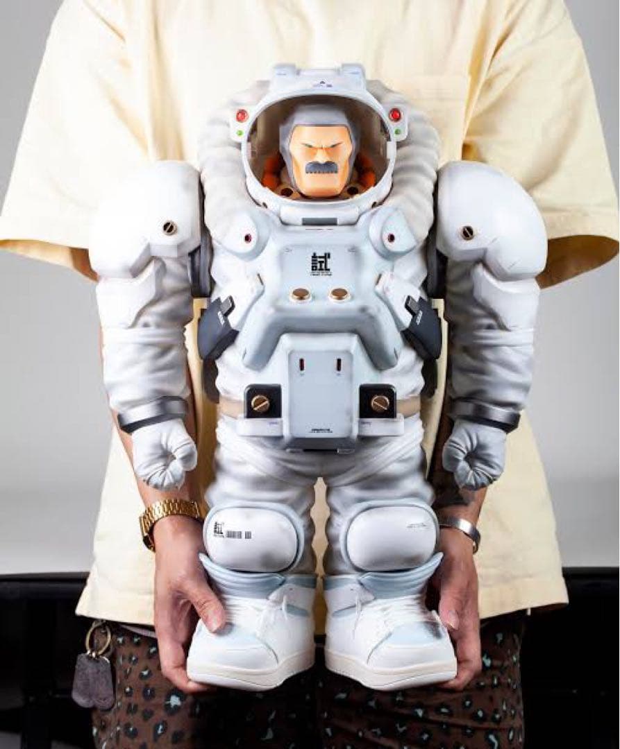 ローフール・パイオニア　第１弾　先駆者　発光　フィギュア　アートトイ//ZCWO