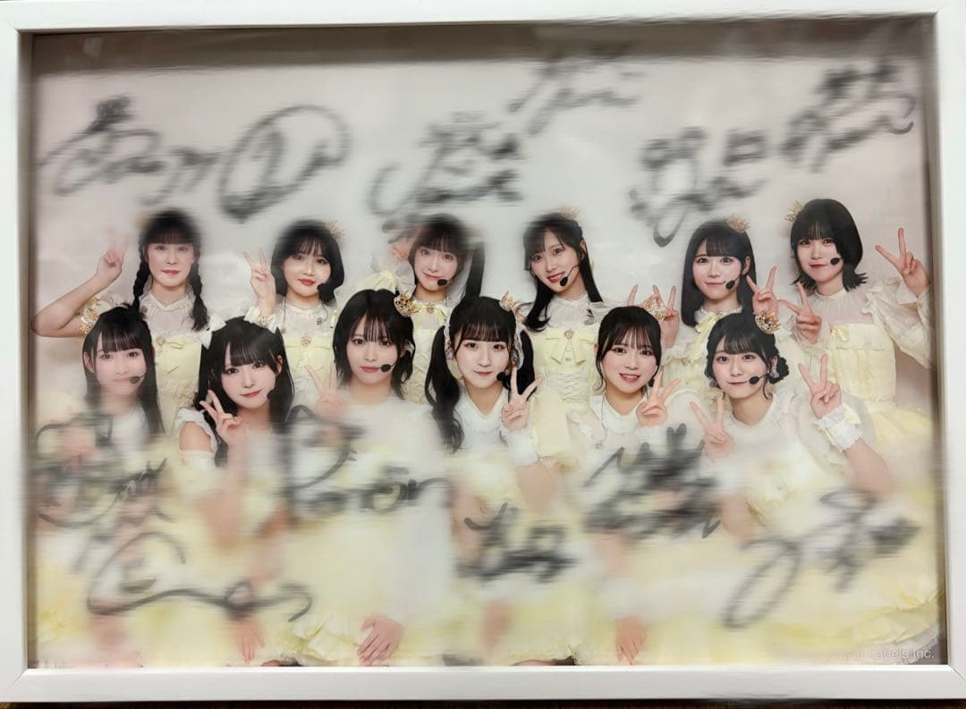 ≒JOY 全員直筆パネル