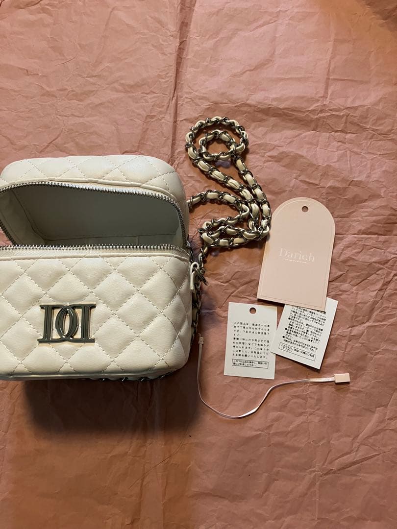 【シルバーパーツ】キルティングスクエアミニバッグ　ホワイト