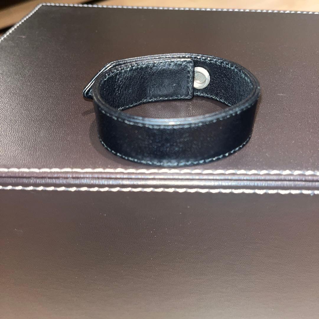 クロムハーツ 黒 レザー バングル シェルモチーフ