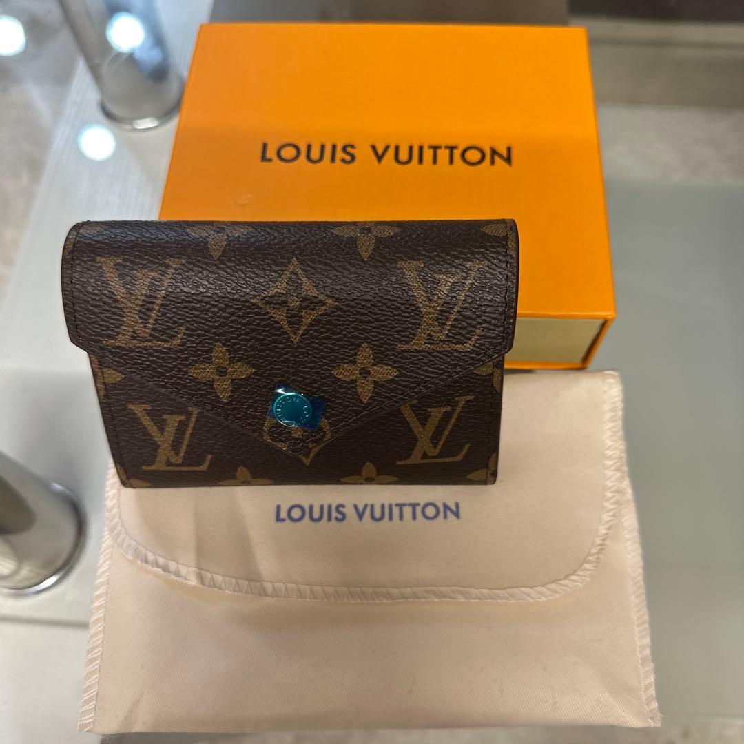 ルイヴィトン ポルトフォイユビクトリーヌ 三つ折財布
