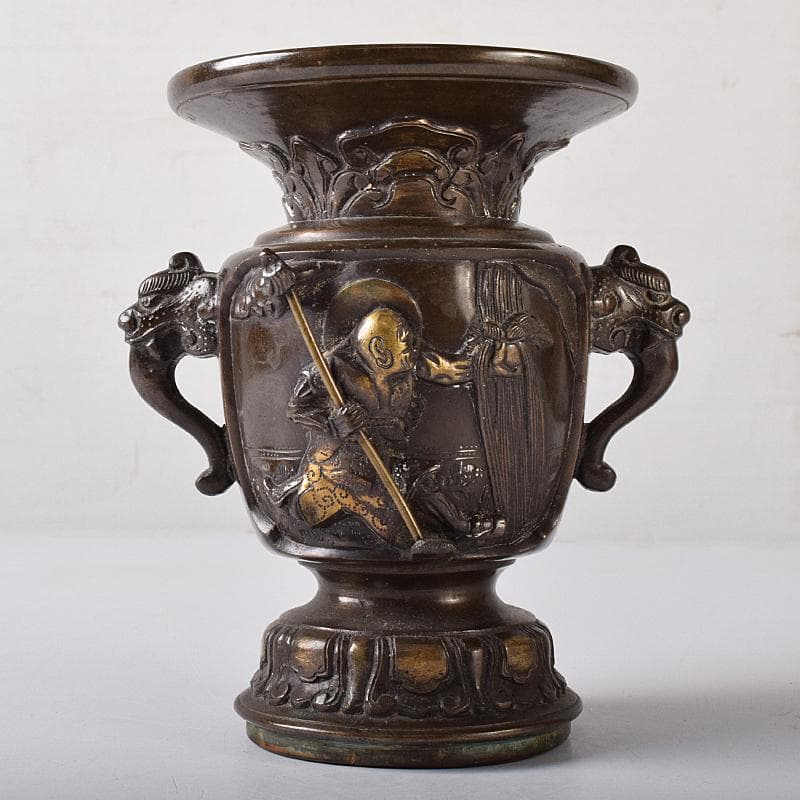 仏教美術　金工師　中尾宗貞制造　古銅　盛上彫　人物刻　花立　仏具　V　R8422