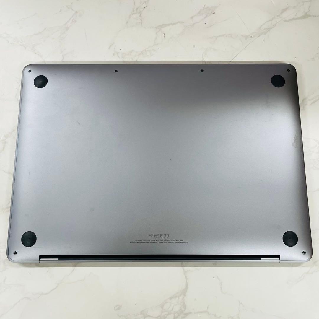 MacBook Pro 2020 M1 8GB 256GB 182回 87％