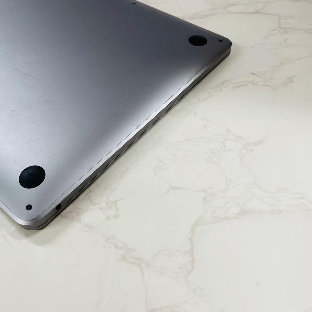 MacBook Pro 2020 M1 8GB 256GB 182回 87％
