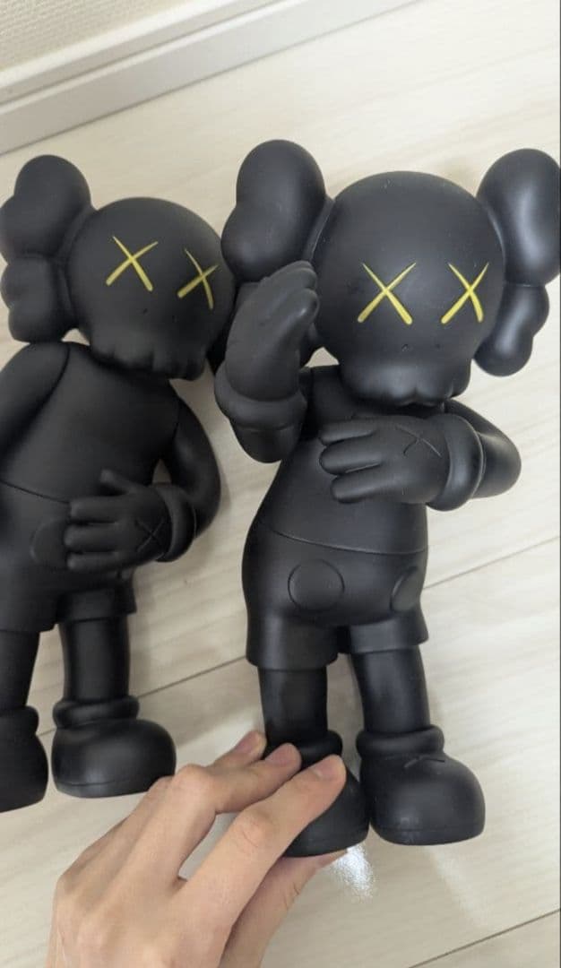 KAWS　フィギュア４体セット