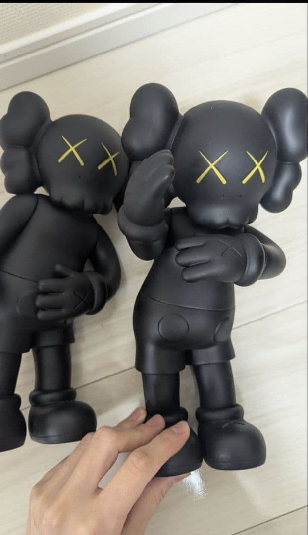 KAWS　フィギュア４体セット
