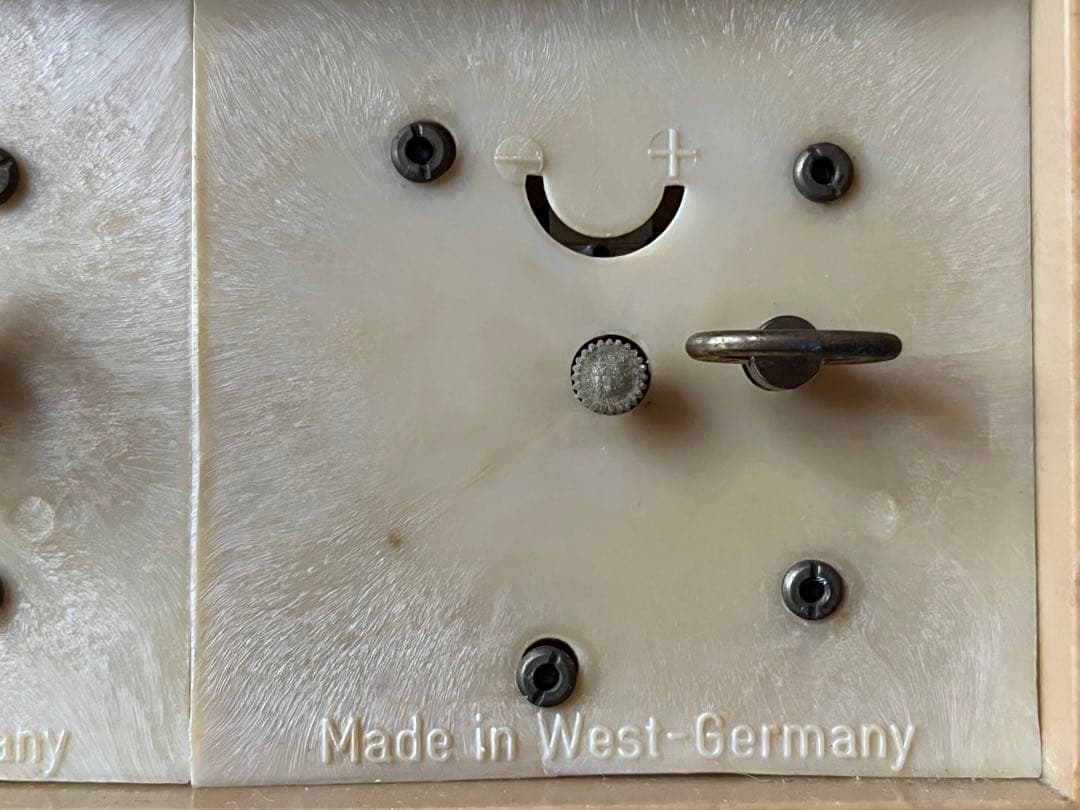 高級蛤碁石とヴィンテージドイツ製機械式Jerger Olympiaチェスクロック