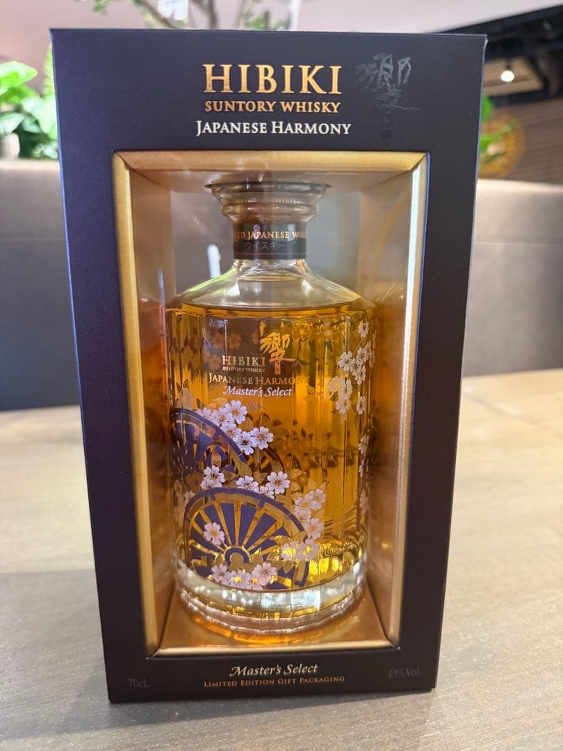 響 ジャパニーズハーモニー　　　　　　　　　　　　意匠ボトル　化粧箱付き