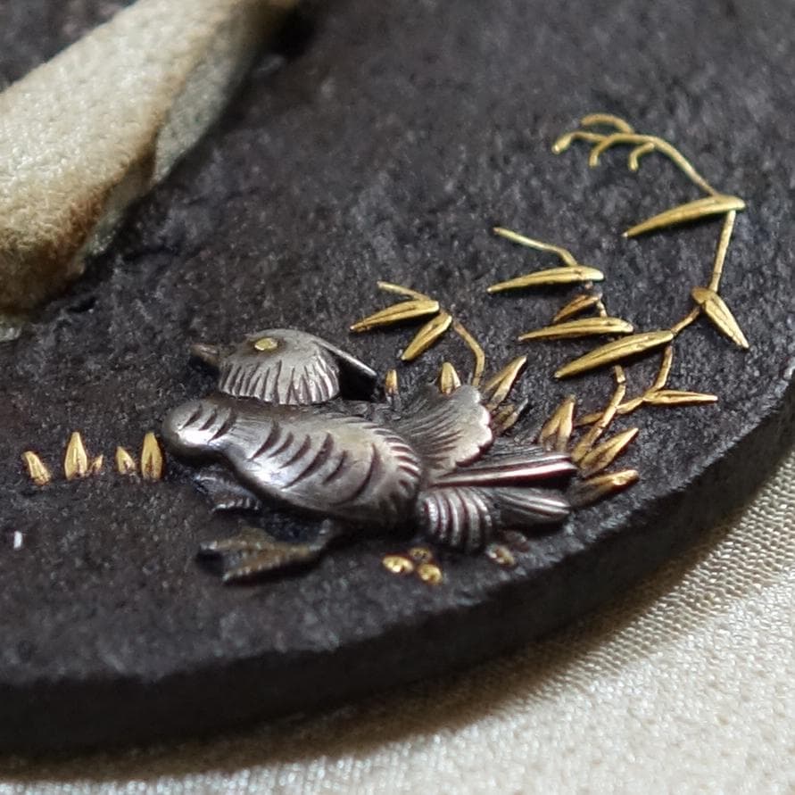 【金銀銅象嵌 鴛鴦図鍔】(鍔箱付き) 鍔 鐔 鉄地 刀装具 日本刀 武具 骨董